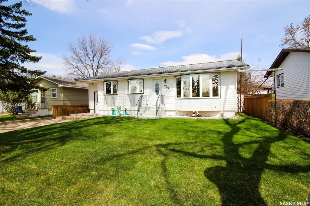 435 3rd Avenue E Shaunavon SK S0N 2M0