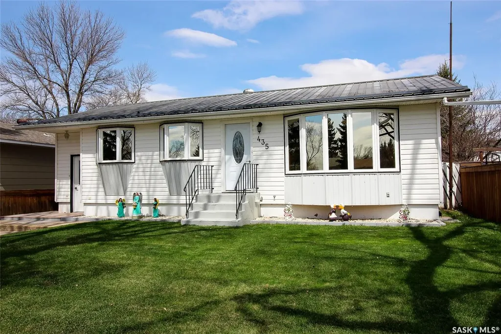 435 3rd Avenue E Shaunavon SK S0N 2M0