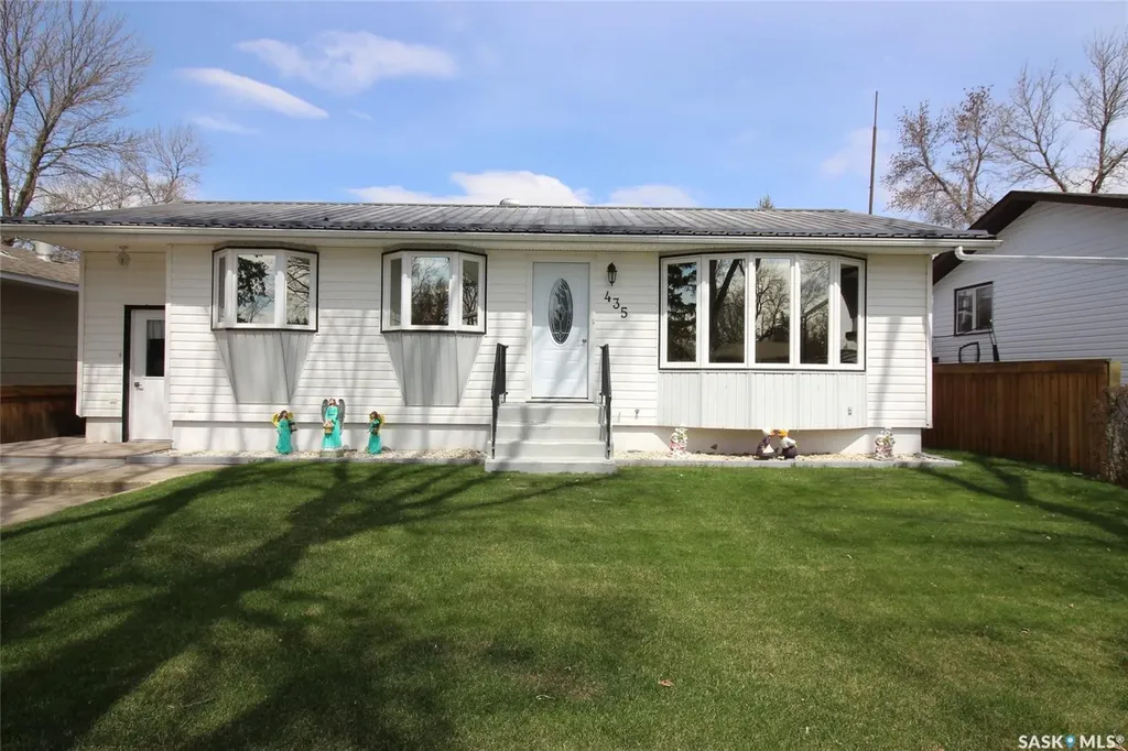 435 3rd Avenue E Shaunavon SK S0N 2M0