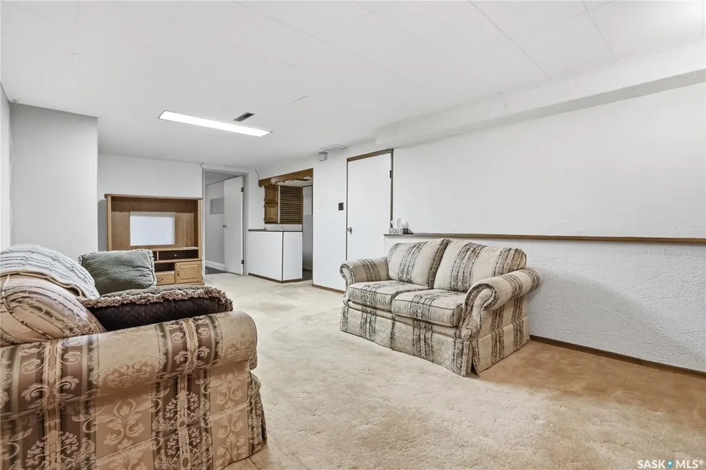 1663 Alexandra Avenue Saskatoon SK S7K 3C4