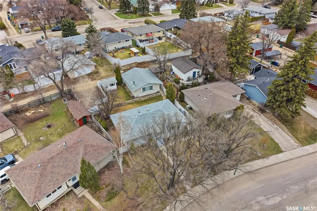 1663 Alexandra Avenue Saskatoon SK S7K 3C4