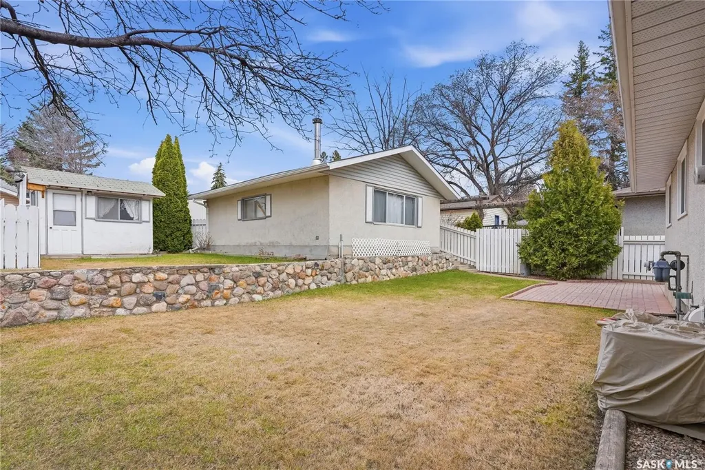 1663 Alexandra Avenue Saskatoon SK S7K 3C4