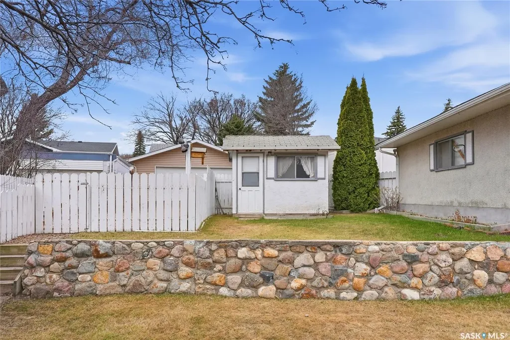 1663 Alexandra Avenue Saskatoon SK S7K 3C4