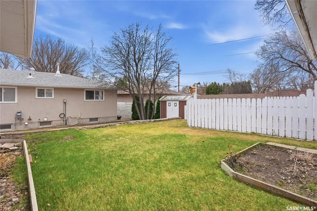 1663 Alexandra Avenue Saskatoon SK S7K 3C4