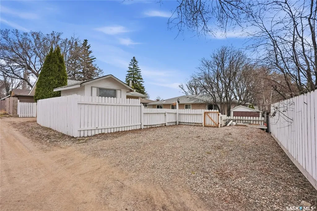 1663 Alexandra Avenue Saskatoon SK S7K 3C4