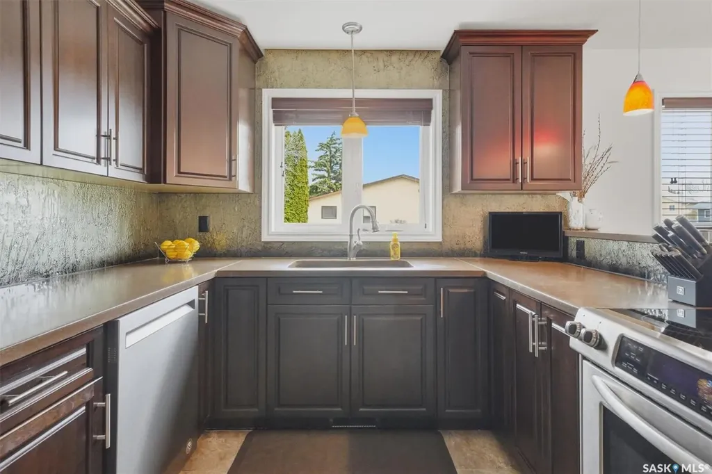 3402 Calder Crescent Saskatoon SK S7J 4W6