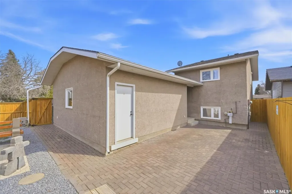 3402 Calder Crescent Saskatoon SK S7J 4W6