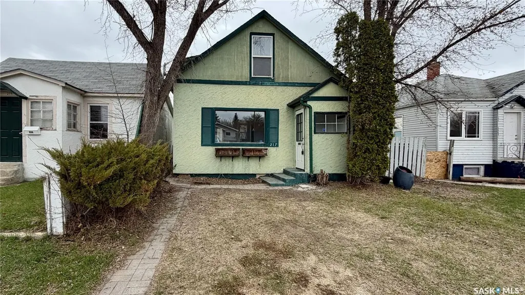 217 L Avenue N Saskatoon SK S7L 2P3