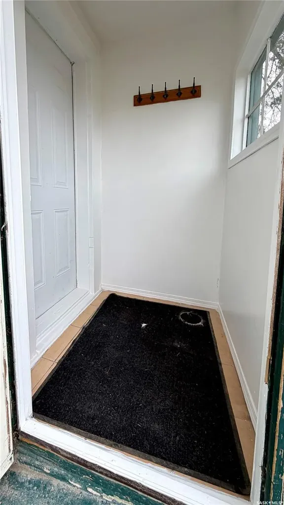 217 L Avenue N Saskatoon SK S7L 2P3