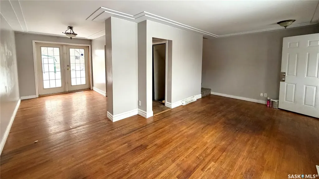 217 L Avenue N Saskatoon SK S7L 2P3