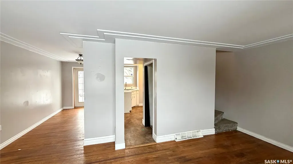 217 L Avenue N Saskatoon SK S7L 2P3