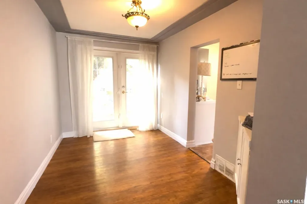 217 L Avenue N Saskatoon SK S7L 2P3
