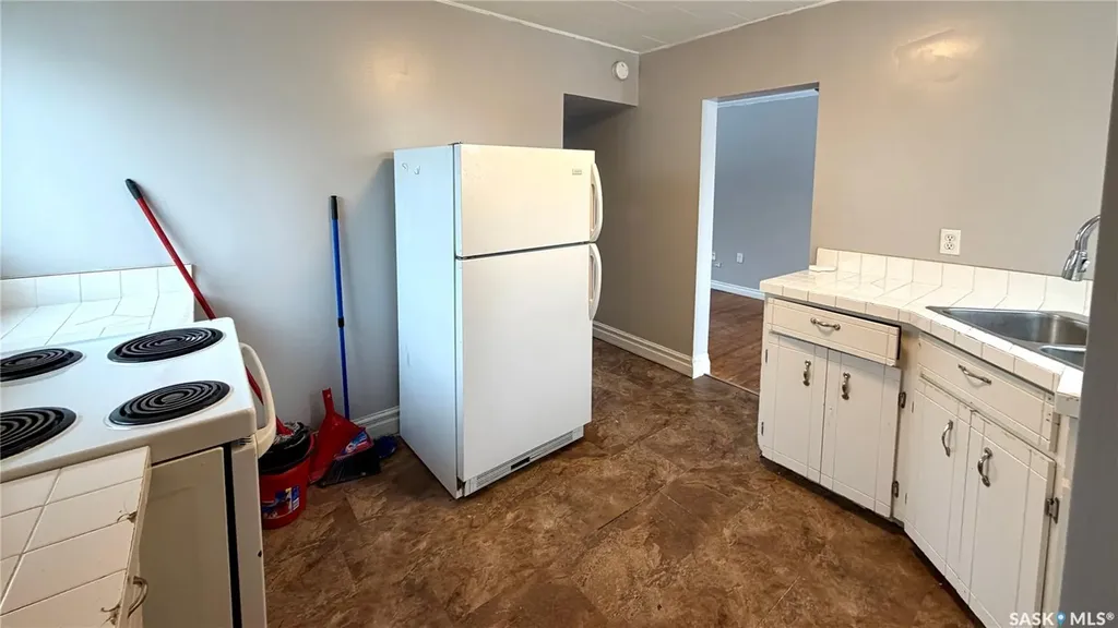 217 L Avenue N Saskatoon SK S7L 2P3