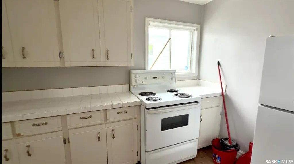 217 L Avenue N Saskatoon SK S7L 2P3