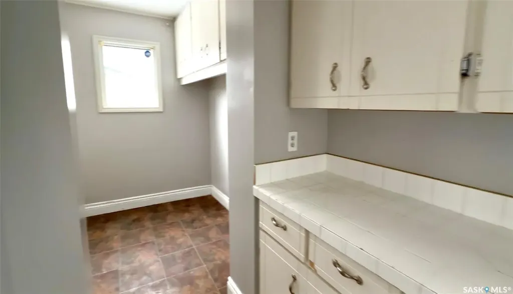 217 L Avenue N Saskatoon SK S7L 2P3