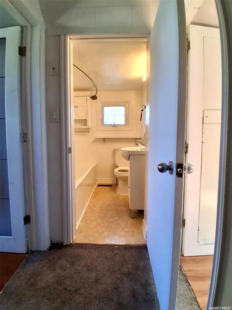 217 L Avenue N Saskatoon SK S7L 2P3