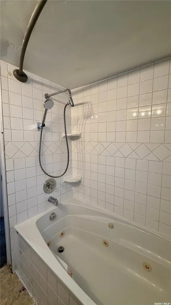 217 L Avenue N Saskatoon SK S7L 2P3