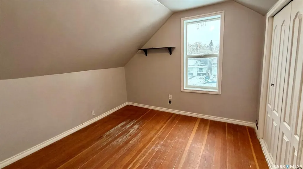 217 L Avenue N Saskatoon SK S7L 2P3