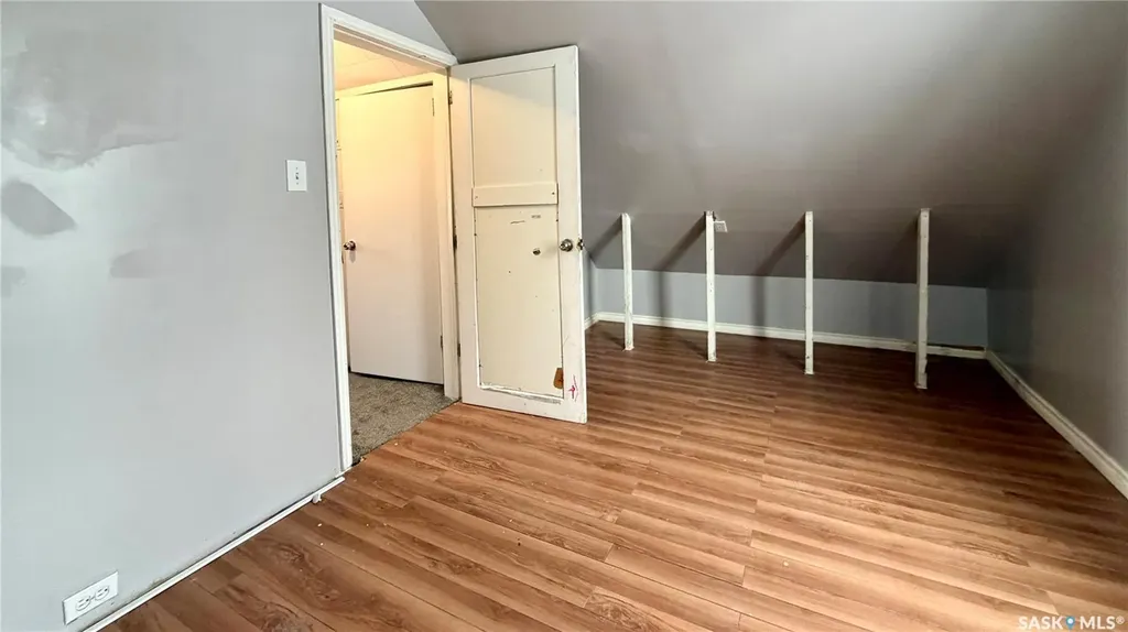 217 L Avenue N Saskatoon SK S7L 2P3