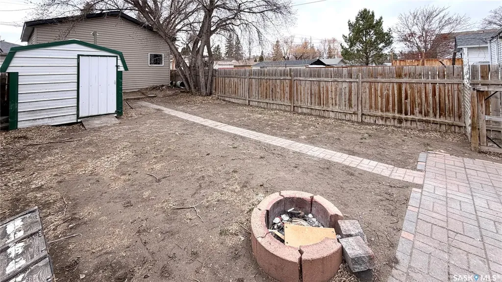 217 L Avenue N Saskatoon SK S7L 2P3