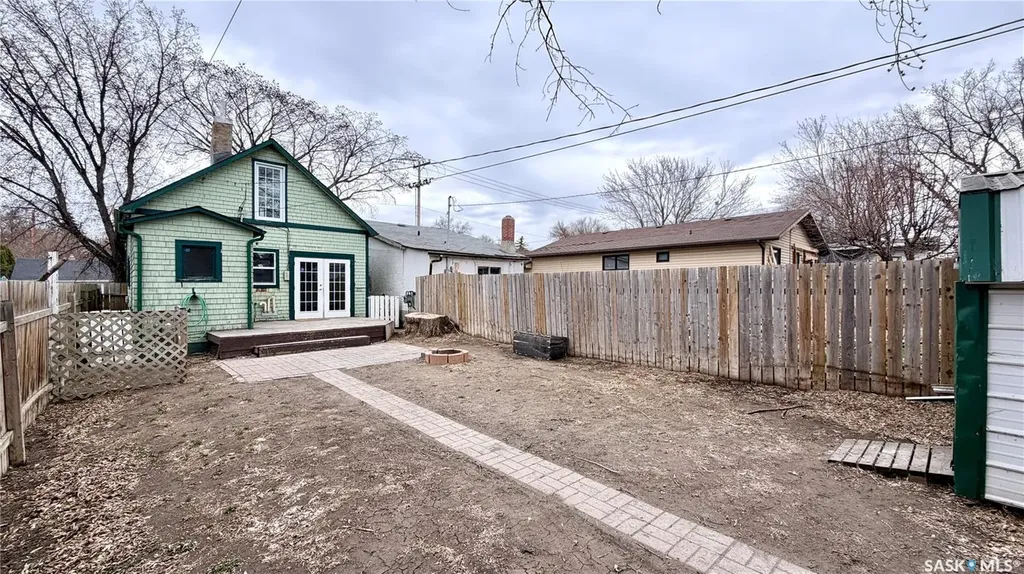 217 L Avenue N Saskatoon SK S7L 2P3