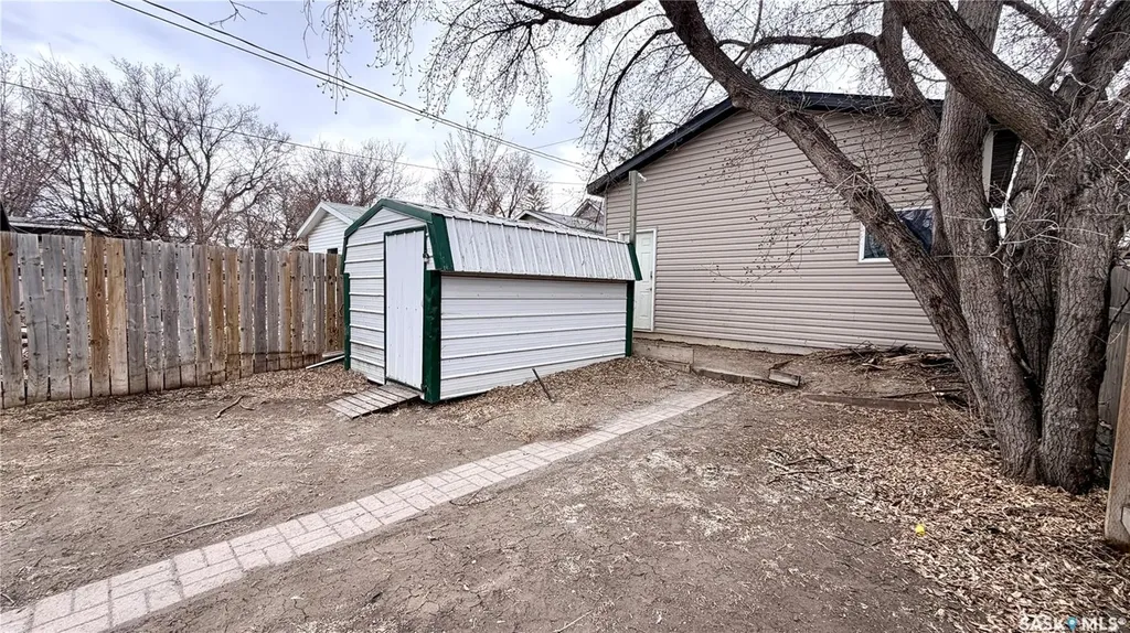 217 L Avenue N Saskatoon SK S7L 2P3