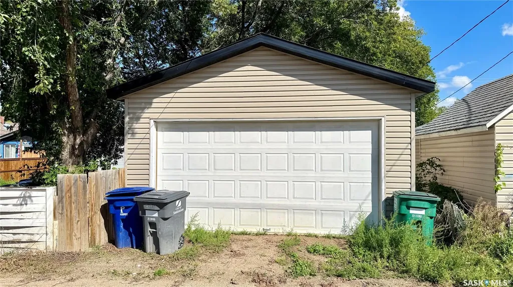 217 L Avenue N Saskatoon SK S7L 2P3