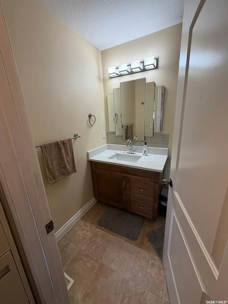 415 Coad Manor Saskatoon SK S7R 0C6