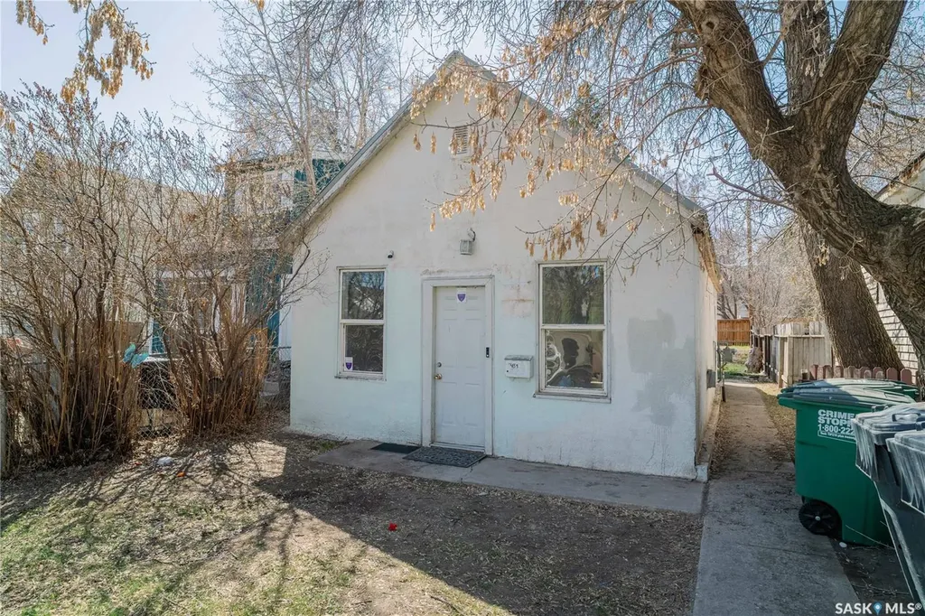 439 R Avenue S Saskatoon SK S7M 2Z4