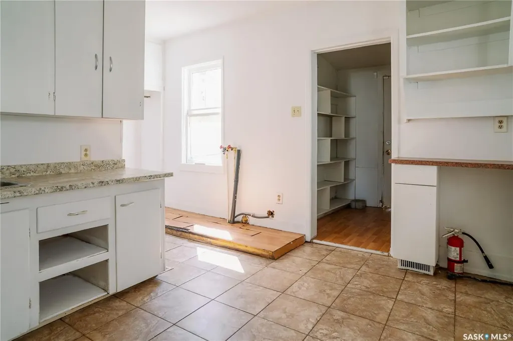 439 R Avenue S Saskatoon SK S7M 2Z4