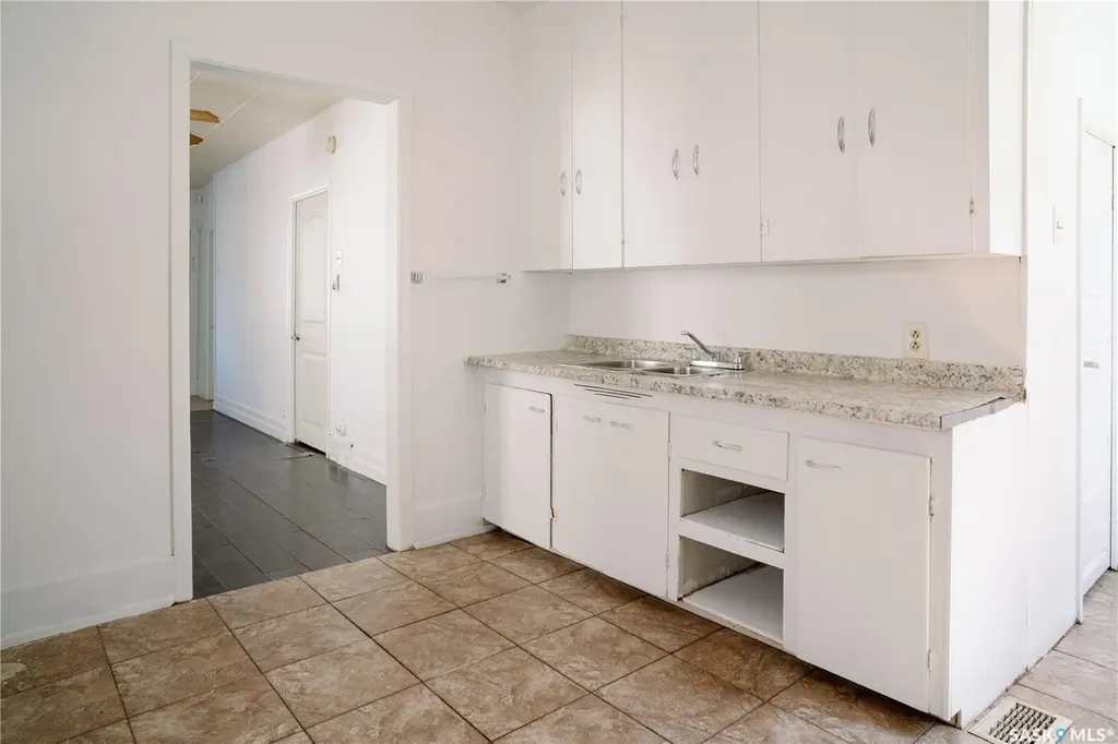439 R Avenue S Saskatoon SK S7M 2Z4