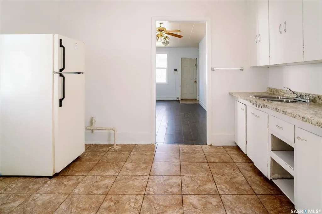 439 R Avenue S Saskatoon SK S7M 2Z4