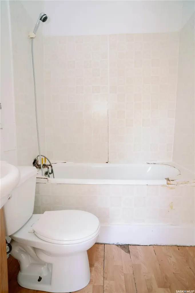 439 R Avenue S Saskatoon SK S7M 2Z4