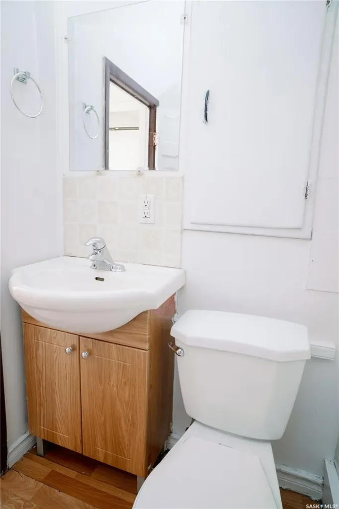 439 R Avenue S Saskatoon SK S7M 2Z4