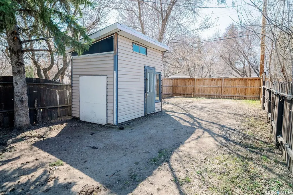 439 R Avenue S Saskatoon SK S7M 2Z4
