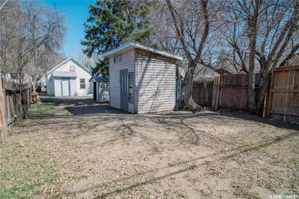 439 R Avenue S Saskatoon SK S7M 2Z4