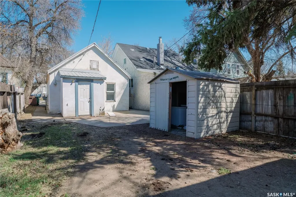 439 R Avenue S Saskatoon SK S7M 2Z4