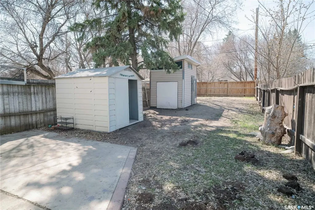 439 R Avenue S Saskatoon SK S7M 2Z4