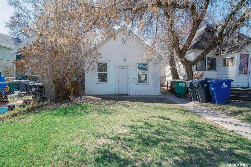 439 R Avenue S Saskatoon SK S7M 2Z4