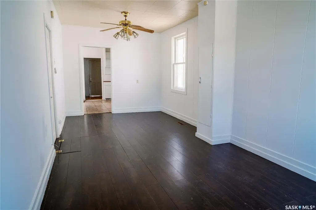 439 R Avenue S Saskatoon SK S7M 2Z4