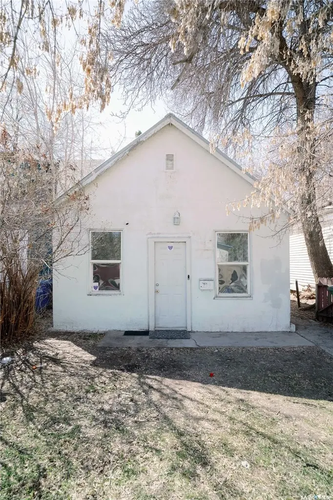439 R Avenue S Saskatoon SK S7M 2Z4