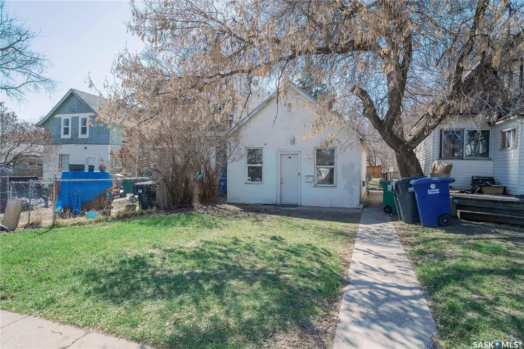 439 R Avenue S Saskatoon SK S7M 2Z4