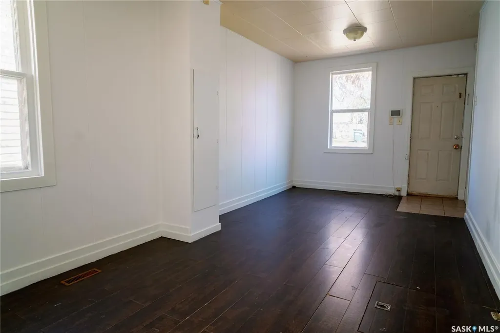 439 R Avenue S Saskatoon SK S7M 2Z4
