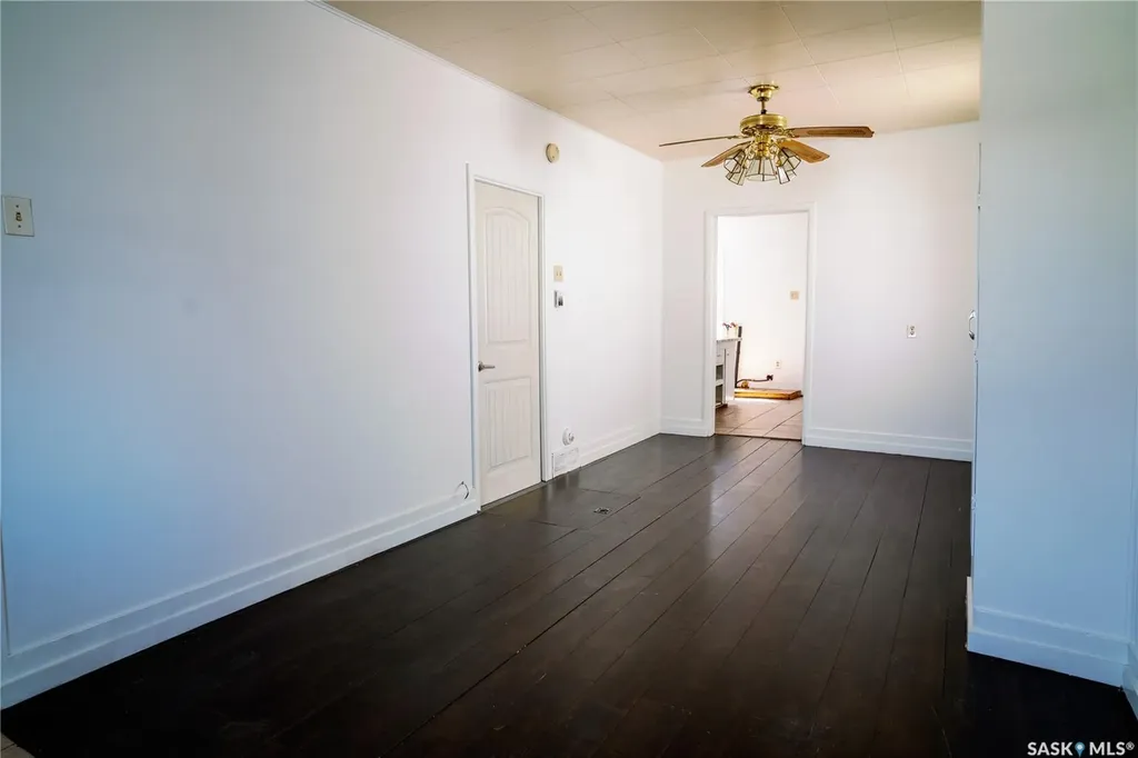 439 R Avenue S Saskatoon SK S7M 2Z4