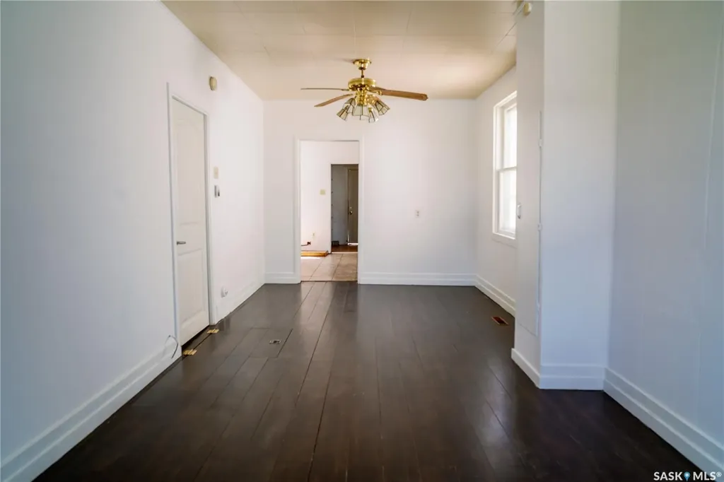 439 R Avenue S Saskatoon SK S7M 2Z4