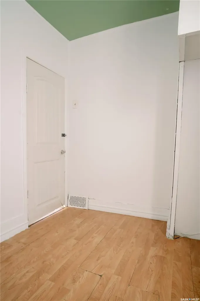 439 R Avenue S Saskatoon SK S7M 2Z4
