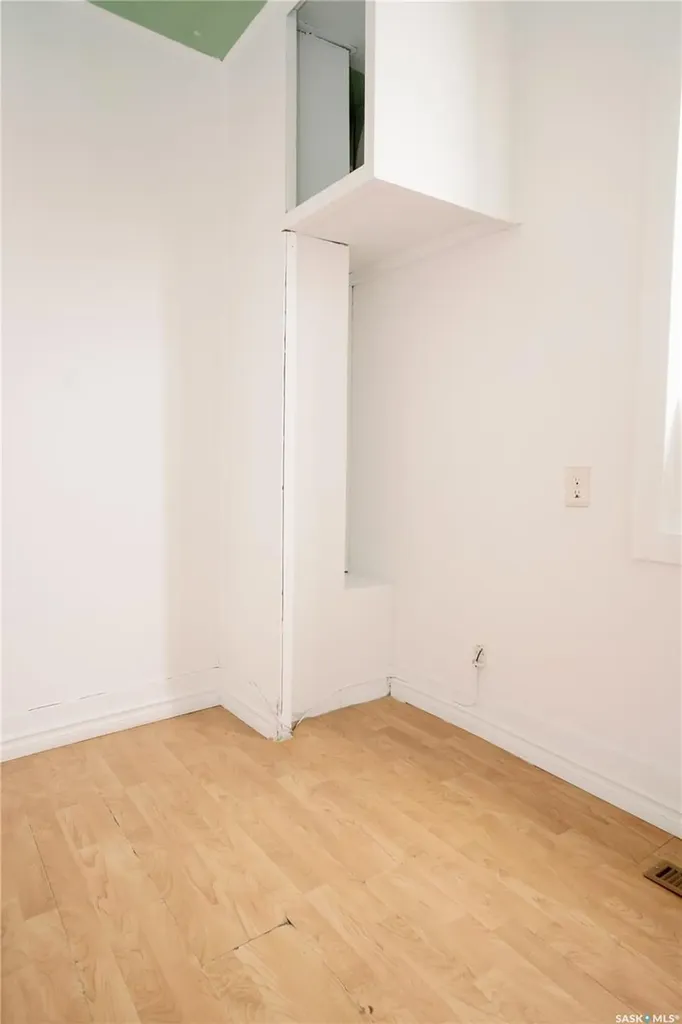 439 R Avenue S Saskatoon SK S7M 2Z4