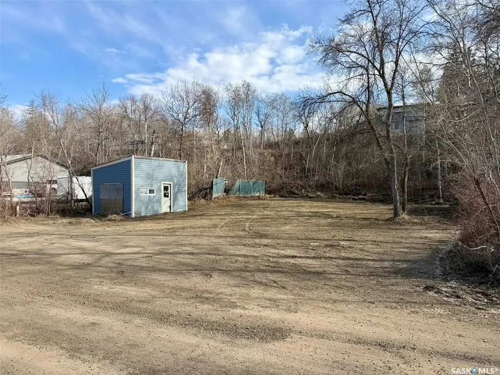 1207 6th Avenue Regina Beach SK S0G 4C0