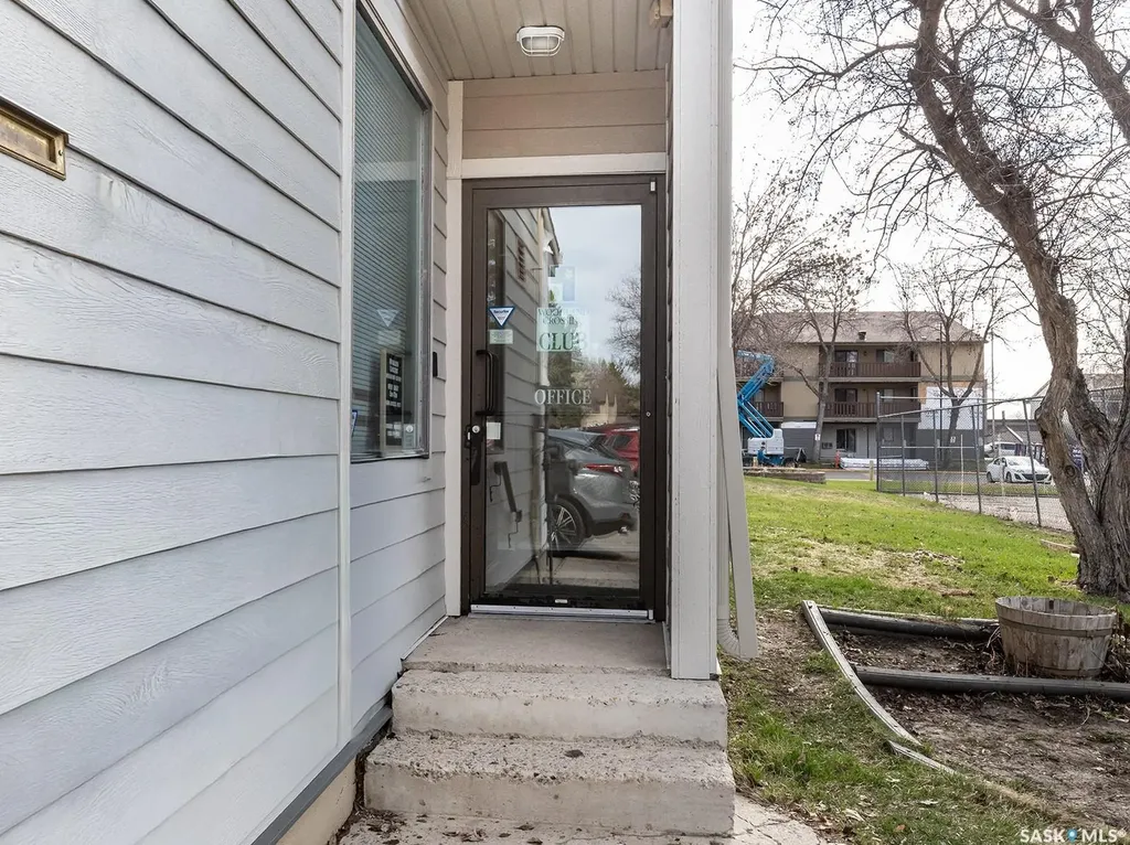 1121 Mckercher Drive Saskatoon SK S7H 5B8