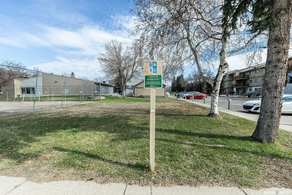 1121 Mckercher Drive Saskatoon SK S7H 5B8